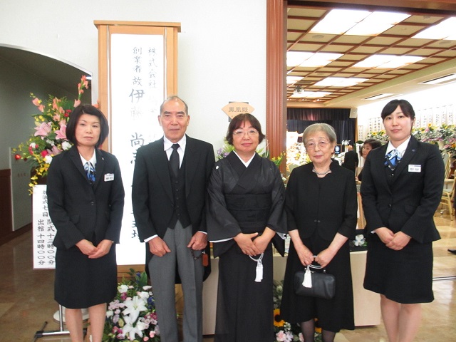 集合写真　平安会館　緑区　スタッフ