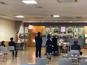 知多市　平安会館チタソー岡田ホール　焼香中