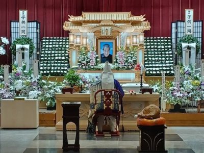 春日井市　春日井東斎場　導師